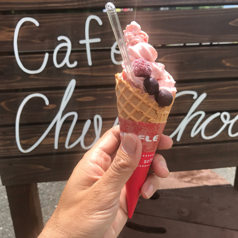 フルーツアイスクリーム イチゴ＋パイン(シュシュ (cafe chou chou))