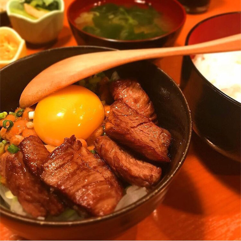 サガリ焼き納豆丼(かね萬六本木)