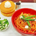 パスタ&パンケーキプレート 春野菜とモッツァレラチーズのトマトソース