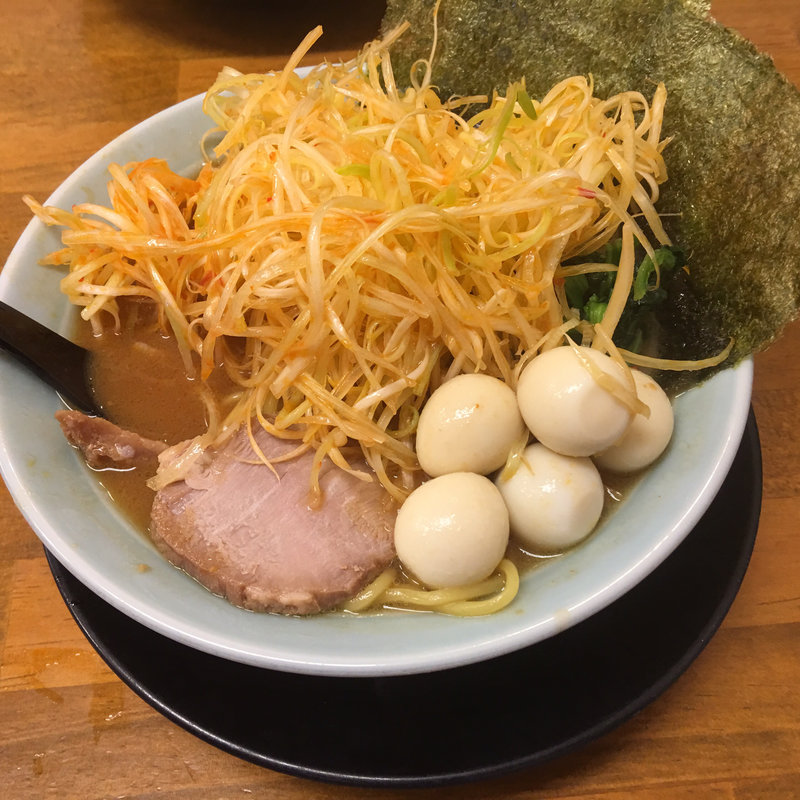 家系味噌とんこつラーメン ねぎ、うずら増し(爛々亭 大曽根店)