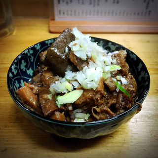 牛モツ煮込み(もつ焼 でん 中目黒店)