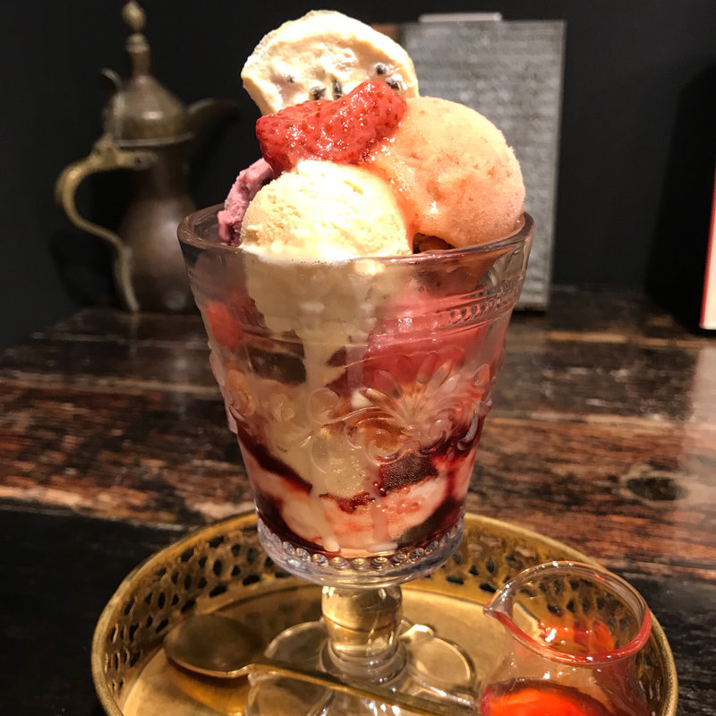 春いちごパフェ(ファーイーストバザール エキマルシェ大阪 （FAR EAST BAZAAR）)