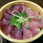マグロとカツオの桶盛り定食(魚市場 いちわ )