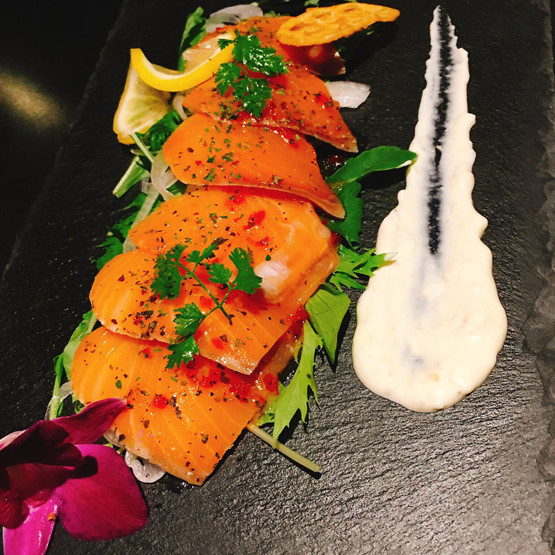 イクラとサーモンのカルパッチョ(Cafe and Bar on℃ -温度-)