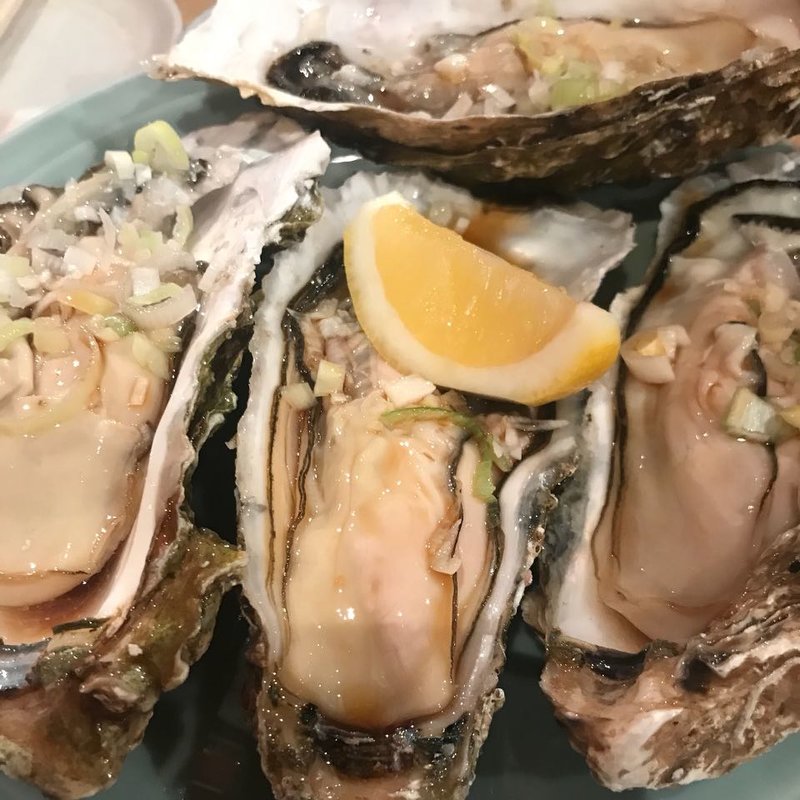 生カキ 2つで(魚仁 （うおじん）)