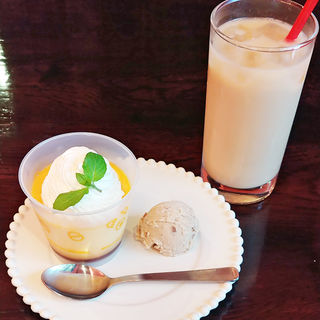 新潟県から取り寄せている思い出卵で作った思い出の卵プリン(cafe & 創作バル カンパニオ)