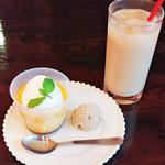 新潟県から取り寄せている思い出卵で作った思い出の卵プリン(cafe & 創作バル カンパニオ)