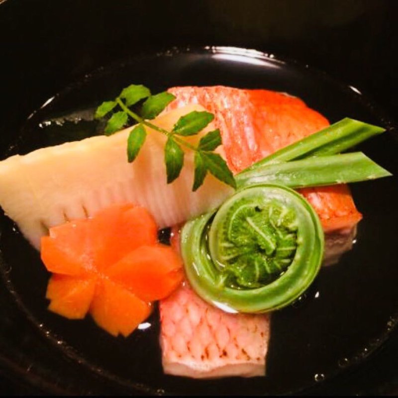 銚子産金目鯛とこごみのお吸い物(料理 澤)