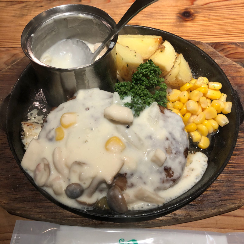 きのこのホワイトソースハンバーグ(ハンバーグレストランBOSTON昭和町本店)