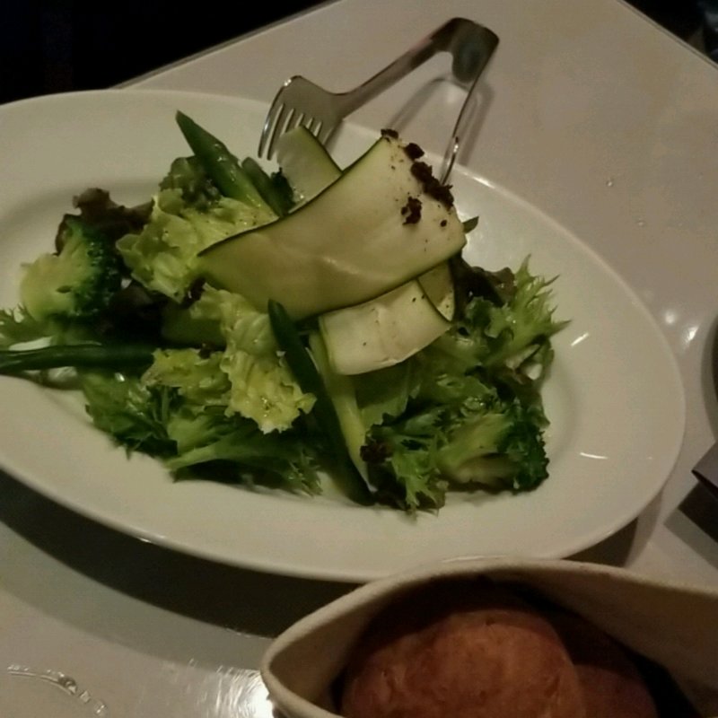 黒トリュフのナチュラルグリーンサラダ(マーサーブランチ)