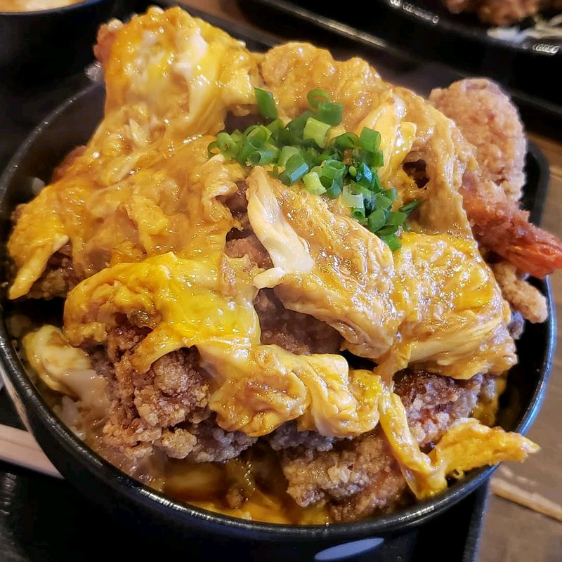 からあげ丼(エビフライ1本)(ポミエ )