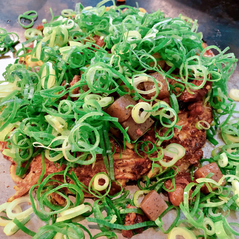 ぼっかけモダン焼き ねぎ盛り(長田本庄軒 三宮センタープラザ)