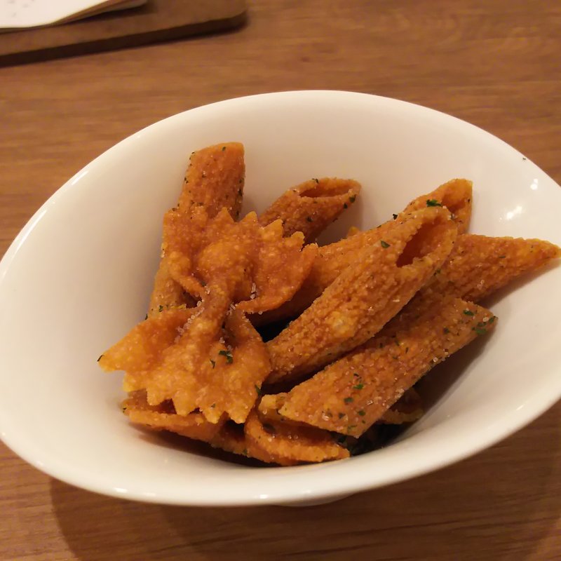 お通し（フライドパスタ）(天ぷらとワイン からり。武蔵小杉店)
