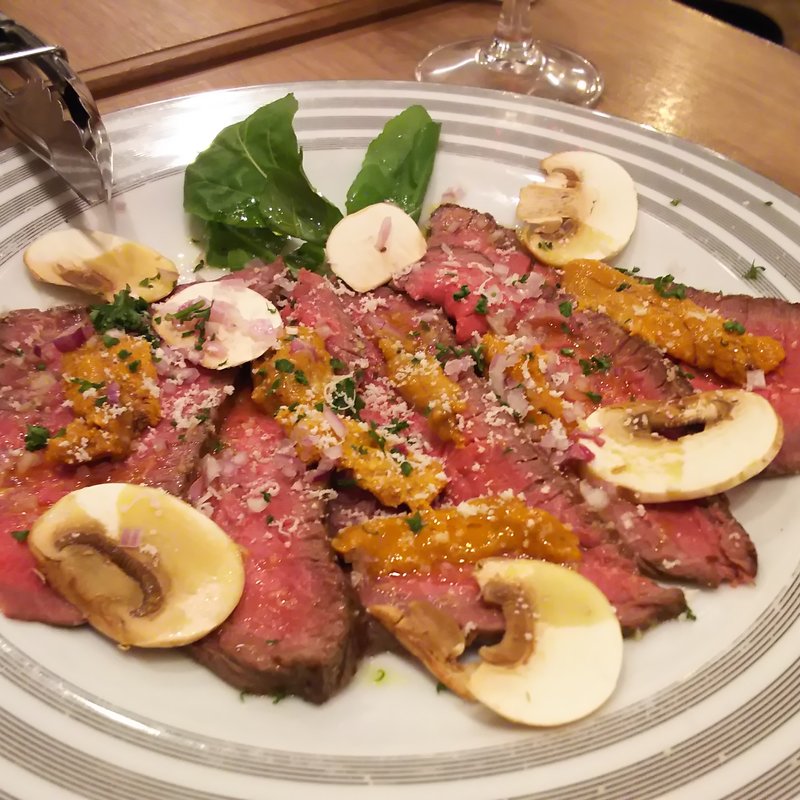 自家製燻製ローストビーフ(天ぷらとワイン からり。武蔵小杉店)