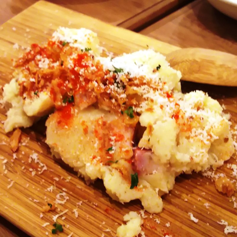 サックサク！！フライドオニオンのポテトサラダ(天ぷらとワイン からり。武蔵小杉店)