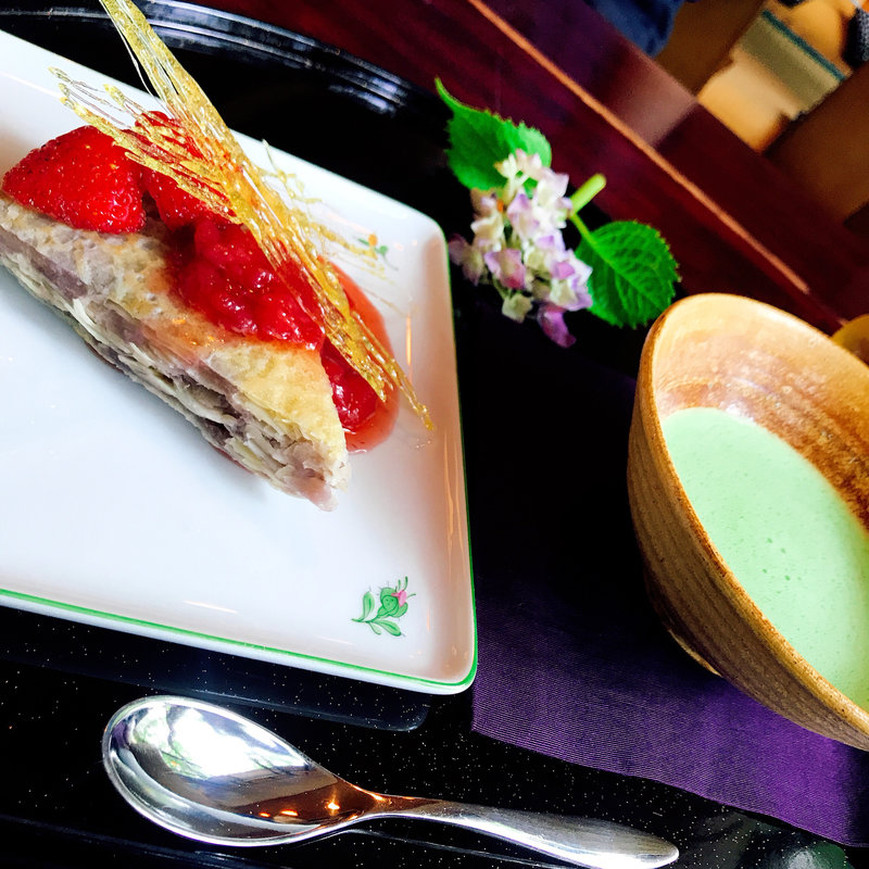 苺のミルフィーユ(岩井屋)