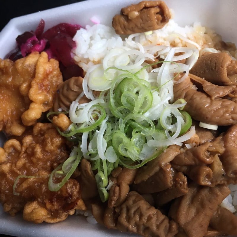 モツ丼マシ(わせだの弁当屋)