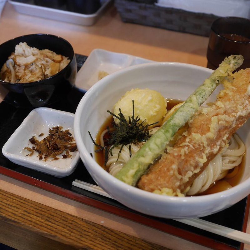 ちく玉天ぶっかけうどん(鶴喜屋 )