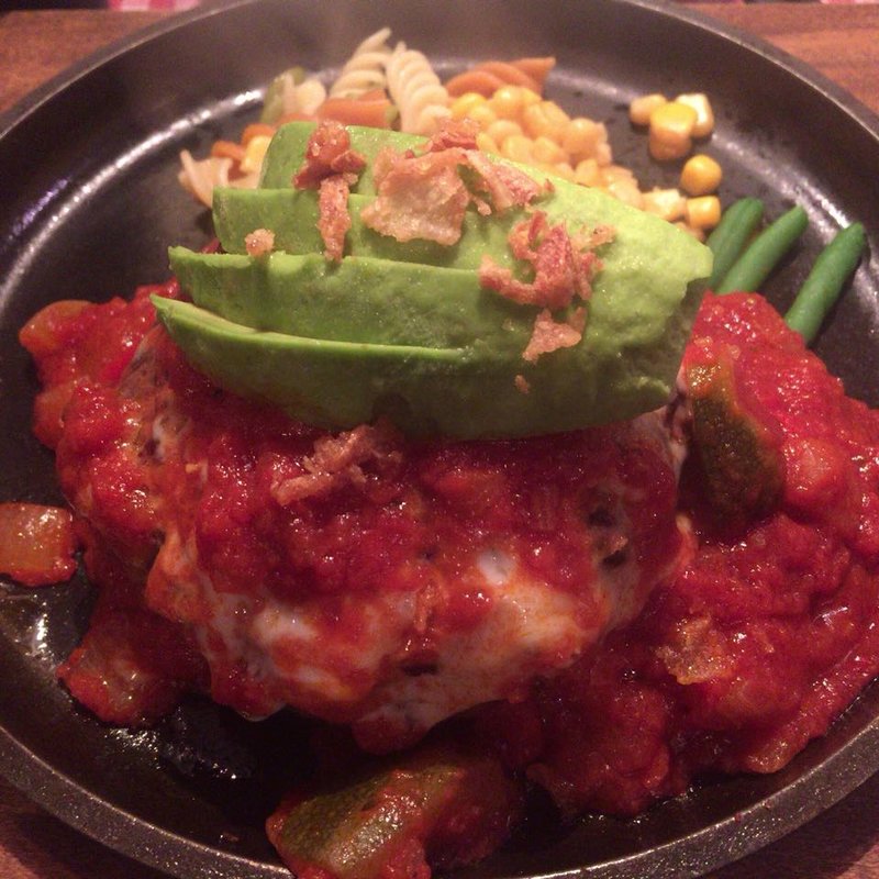 イタリアンハンバーグ300gにアボカドトッピング(KURAUZO ハンバーグ&ステーキ食堂)