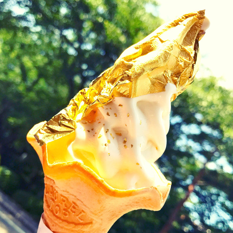 金箔のかがやきソフトクリーム(はくいち 兼六園店)