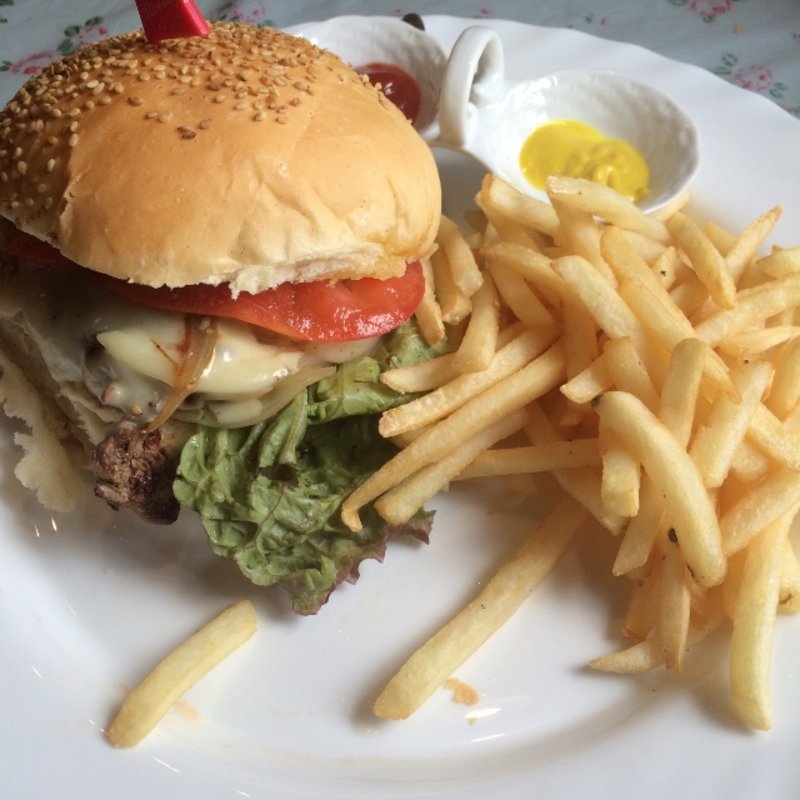 ビーフステーキバーガー(セリアハウス)