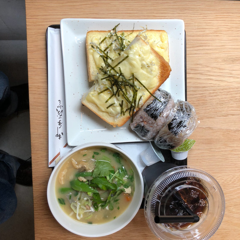 しらすトーストとおにぎりセット(瀧本珈琲)