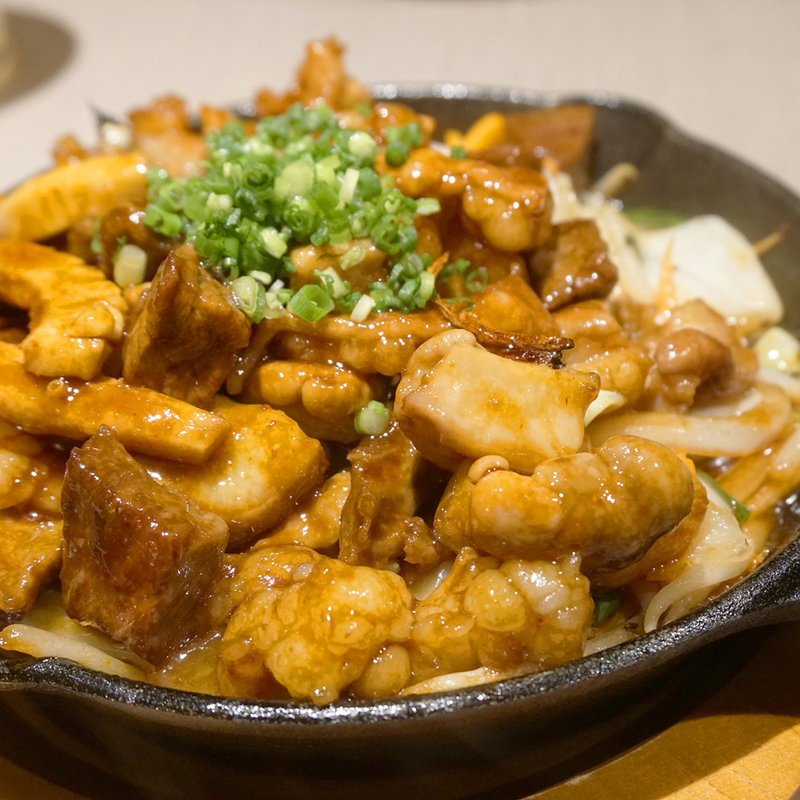 ホルモン鉄板(もつ鍋 天神ホルモン)