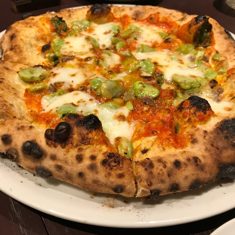 蚕豆とアンチョビ、ニンニク、モッツァレラのトマトソース(LEGAME)