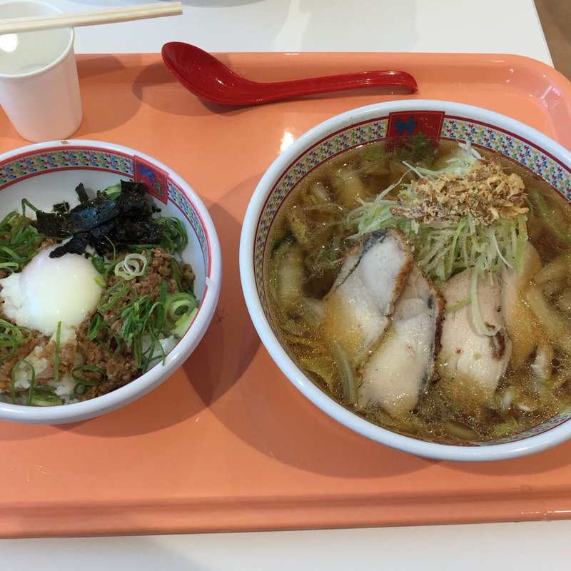 鶏塩ラーメンとチャーシューそぼろ丼(神座 宝塚 SA)