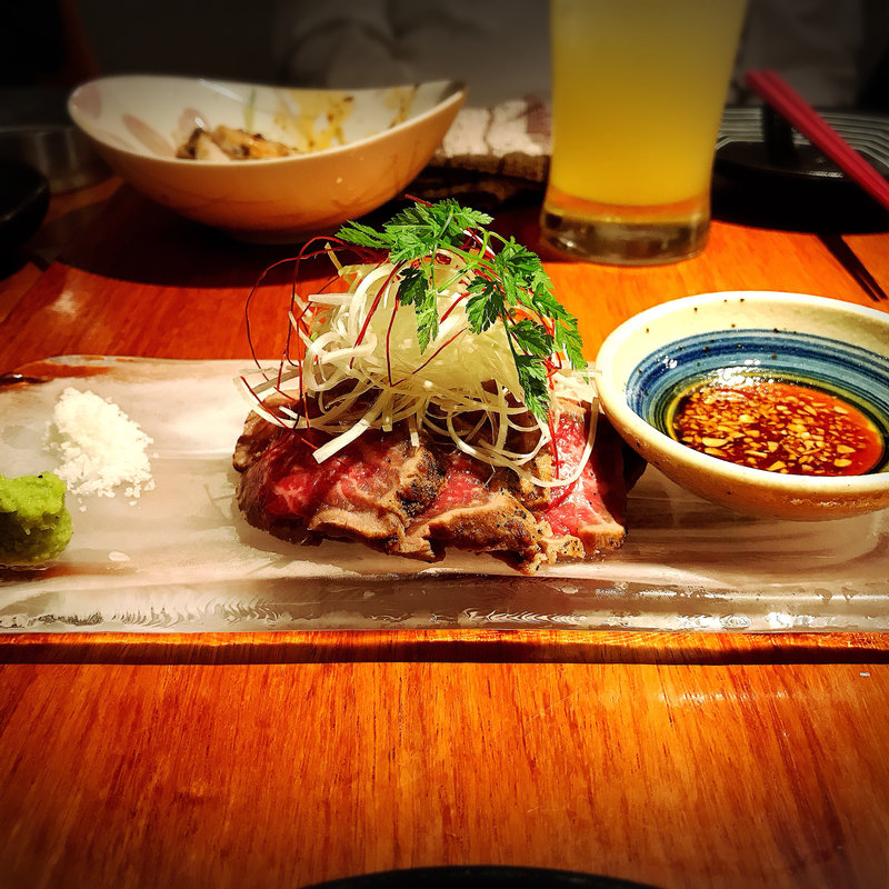 石垣牛のたたき(沖縄酒場みんさぁ)