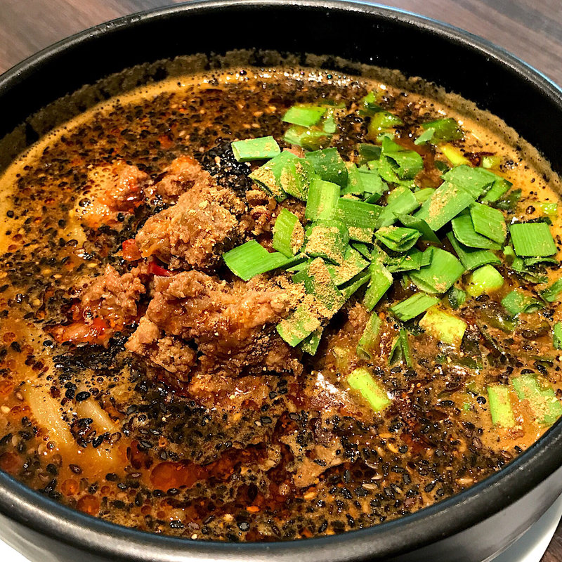 黒ごま担々麺(暁雲亭 北千住マルイ店)