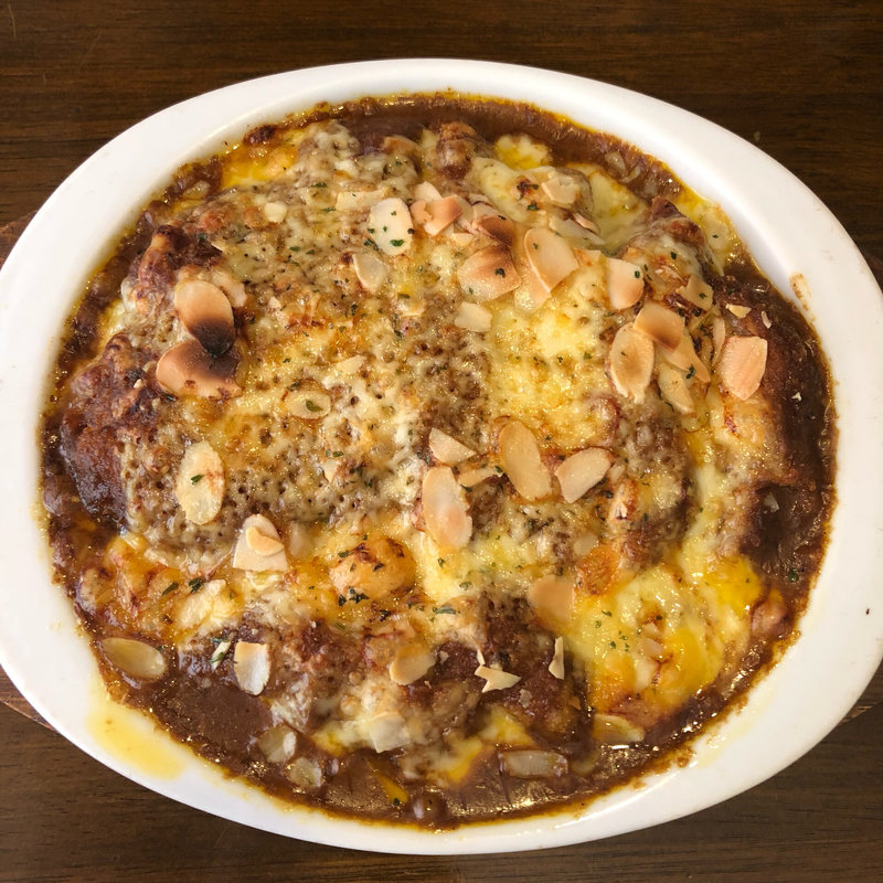 チーズカツカレー(キッチン＆やど ぶたのしっぽ )