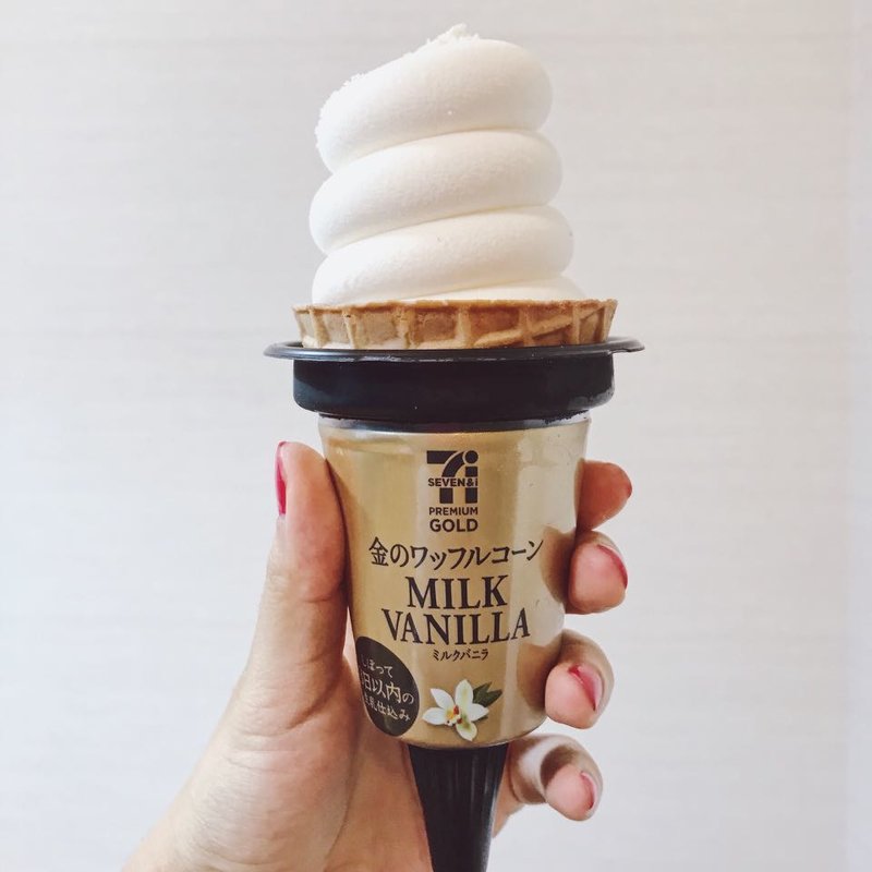 金のワッフルコーン(セブン-イレブン 大阪天神橋４丁目店)
