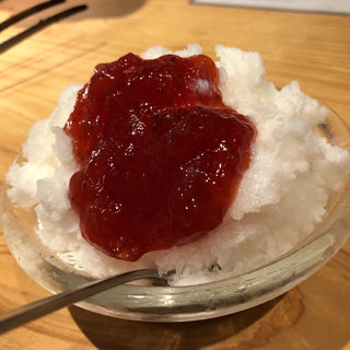 ミルクかき氷 ストロベリーバルサミコ(焼肉ホルモンブンゴ 堺東店)