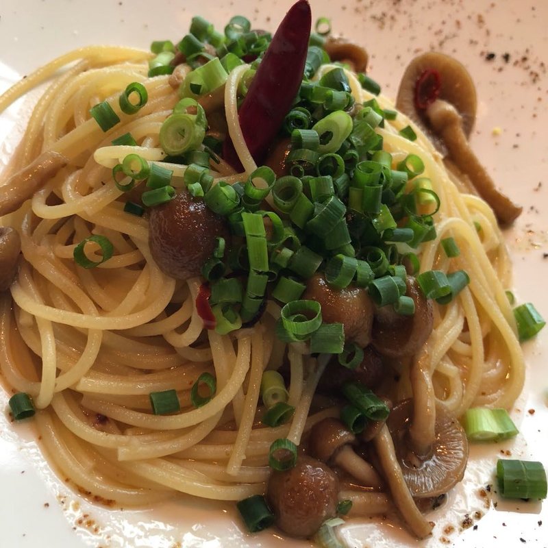 大なめこと黒七味のペペロンチーノ(AW kitchen TOKYO 新丸ビル店 （AWキッチン、エーダブリュキッチン）)