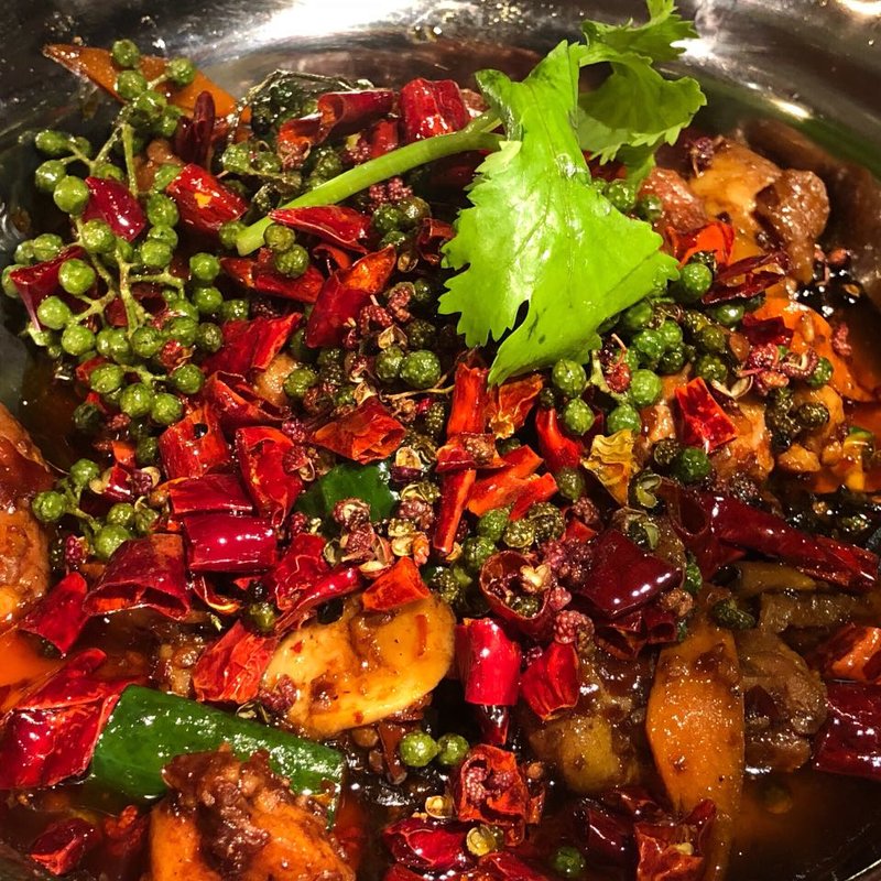 鶏肉のスパイスー炒め煮(本格 中華料理 陳家私菜 赤坂1号店)