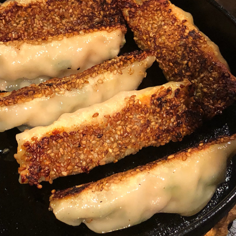 名物鉄鍋ゴマ棒餃子（5個）(本格 中華料理 陳家私菜 赤坂1号店)