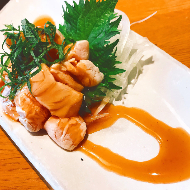 ささみ刺の雲丹ソース和え(炭火焼鳥いしはら)