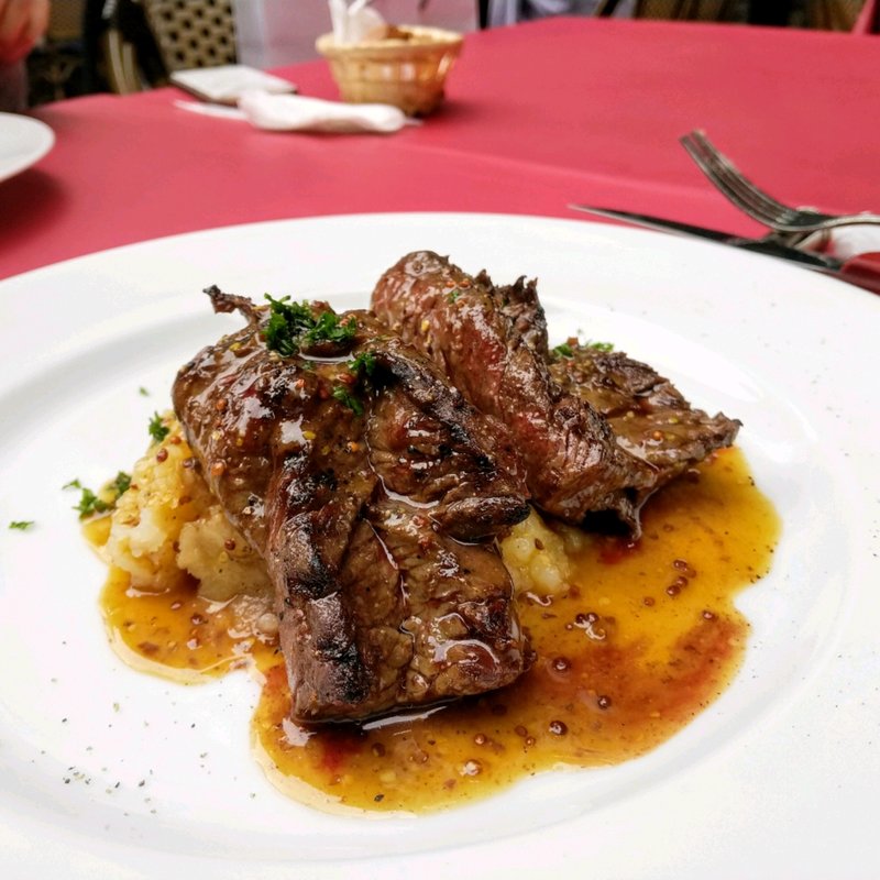 牛バベットステーキ　粒マスタードソース

(BISTRO DOUBLE)