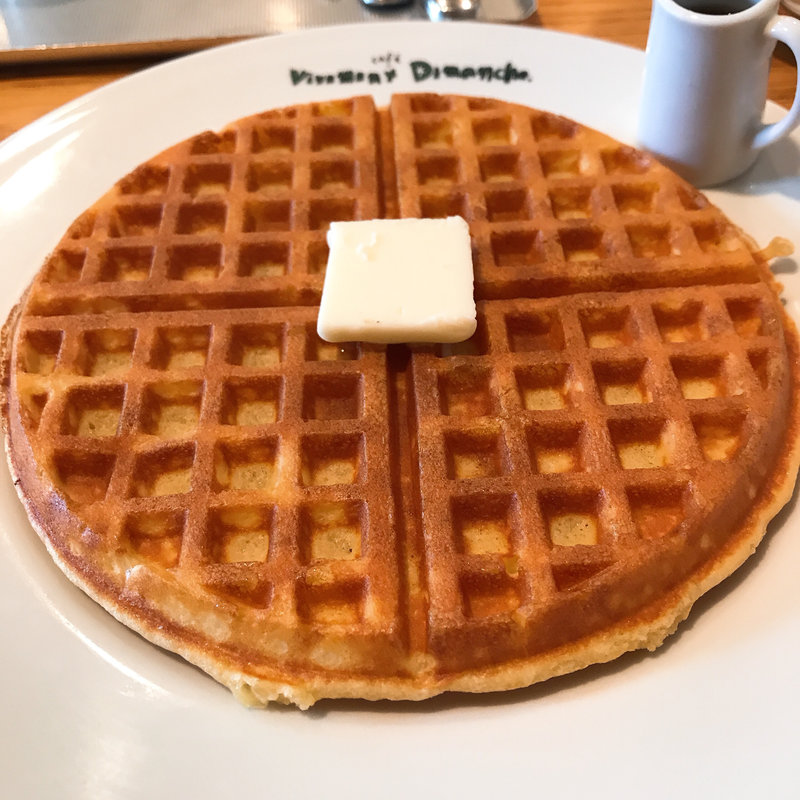 ワッフルとドリンク(café vivement dimanche｜カフェ ヴィヴモン ディモンシュ)