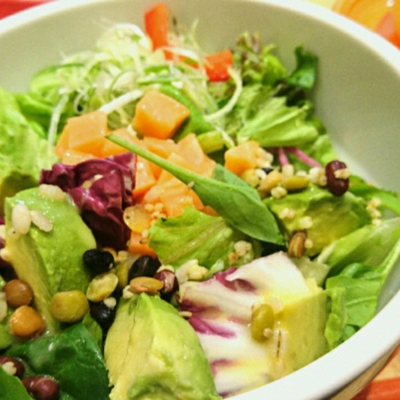 サーモンとアボカドのキヌアGOHAN(chawan イオンモールむさし村山店)