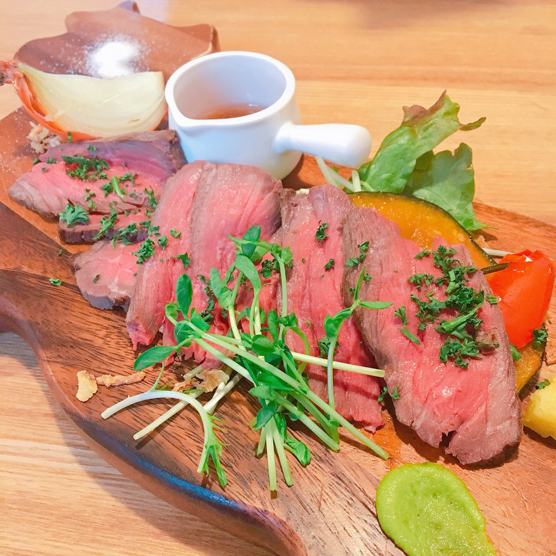 自家製炭焼きローストビーフ(kagucafe higashimoto)