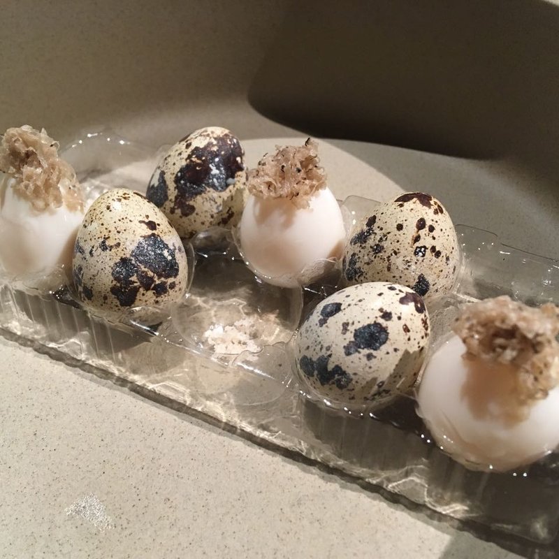 うずらの卵 サマートリュフ添え(ライラ)