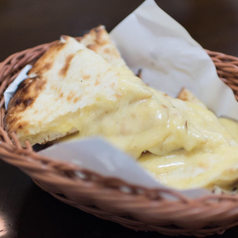 チーズナン(ネパールレストラン スバス)