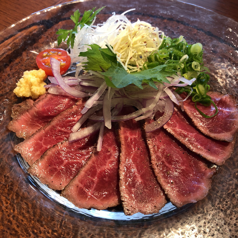 近江牛炙りたたき(近江牛ダイニング OKAKI)