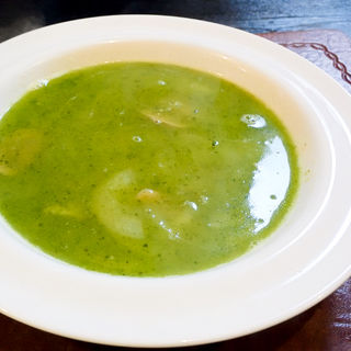 バジルのスープ(プリモピアット （PRIMO PIATTO【旧店名】マッキーPRIMO）)