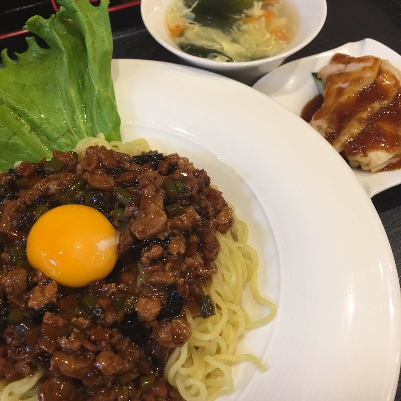 炸醤麺＋棒棒鶏 ランチ(中華薬膳火鍋専門店 シャングリラ)
