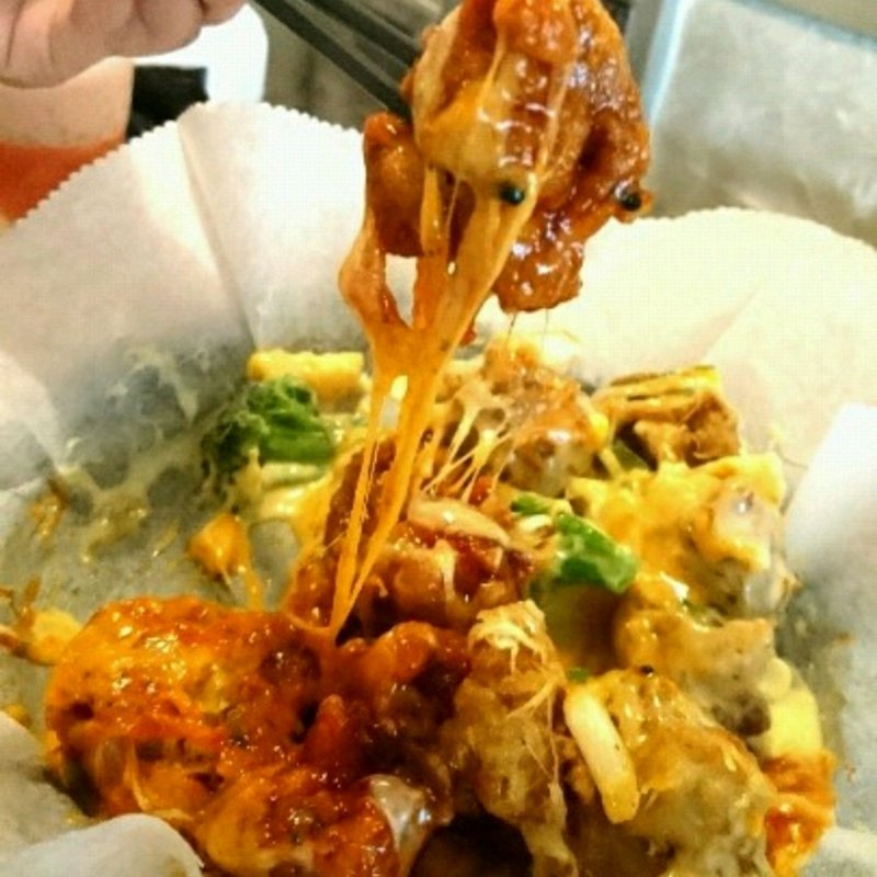 チーズフォンデュチキン ハーフ＆ハーフ(プングムTAK)