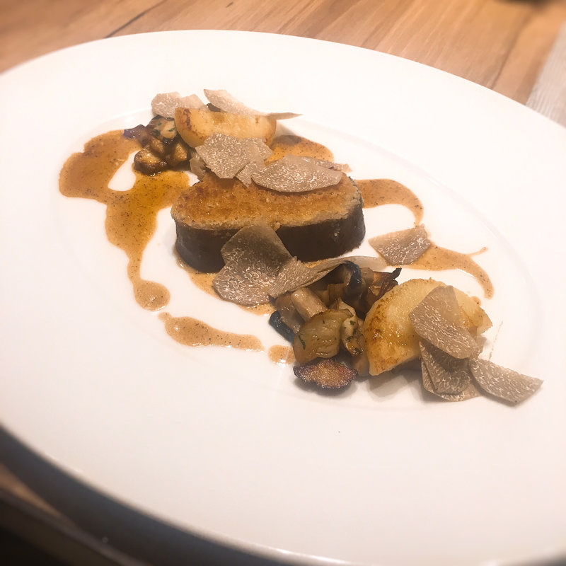 ジレーヌ茸と仔牛のヒレ肉(＆ ecle （アンド エクレ）)