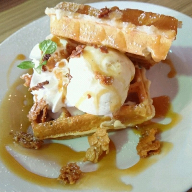 キャラメルワッフル(CAFE KATSUO)